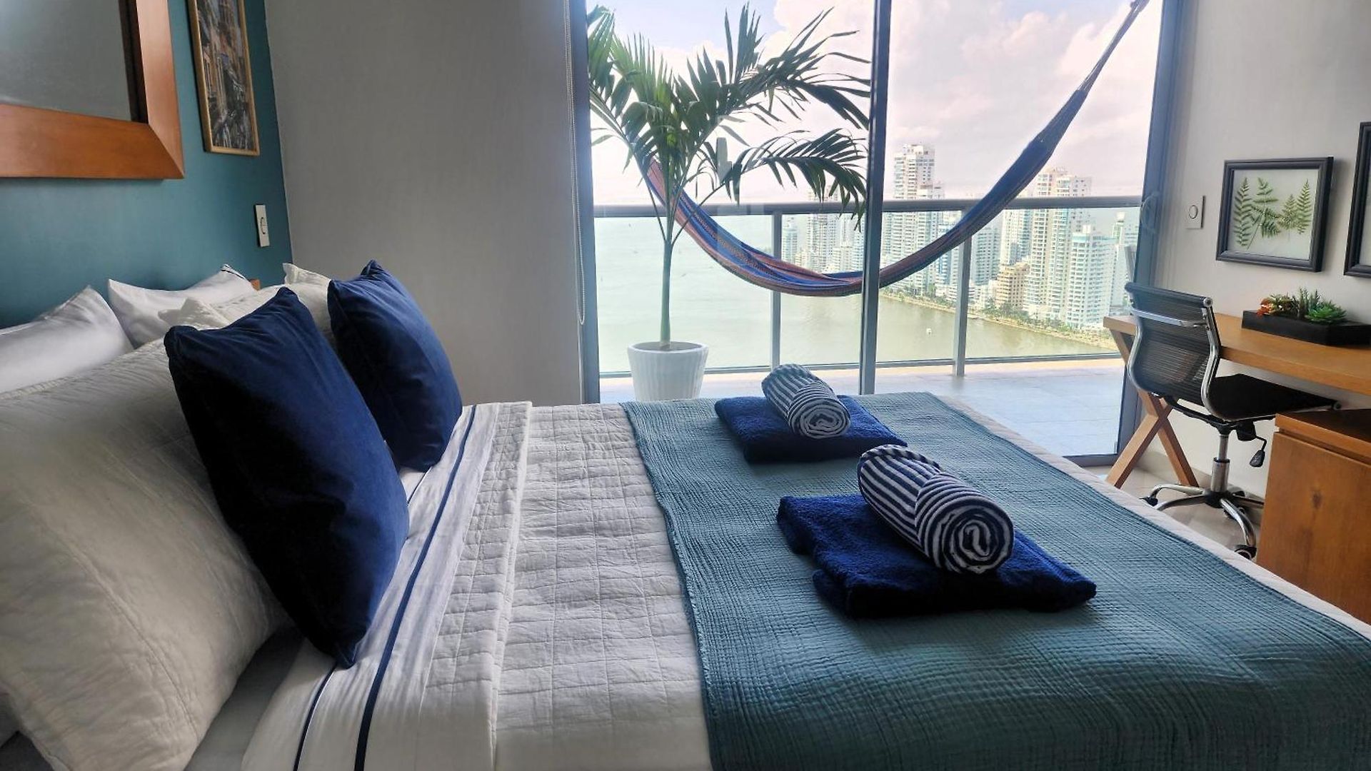 Bocagrande Bay View Gym Jacuzzi Pool Cartagena